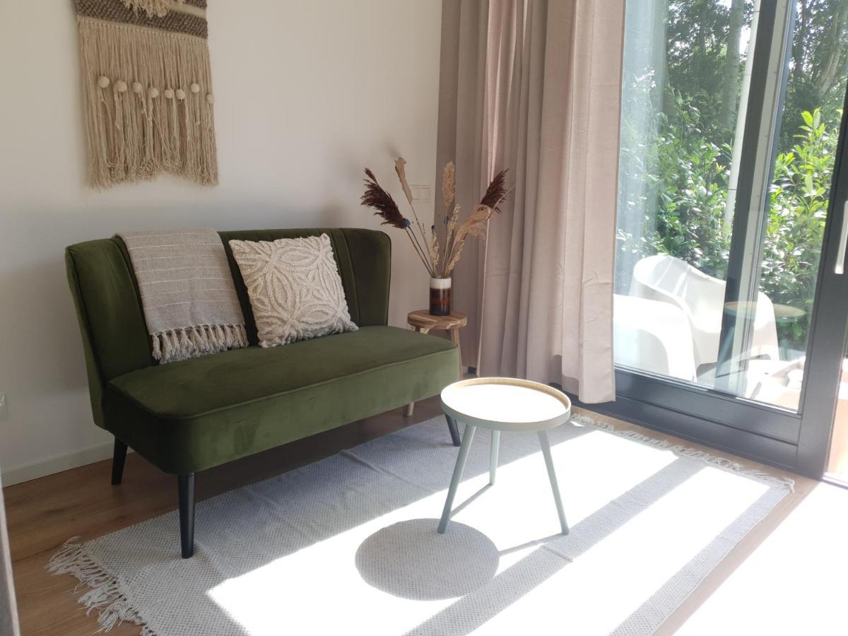 Modern Tiny House Op Rustig Watersportpark Villa Elahuizen Kültér fotó