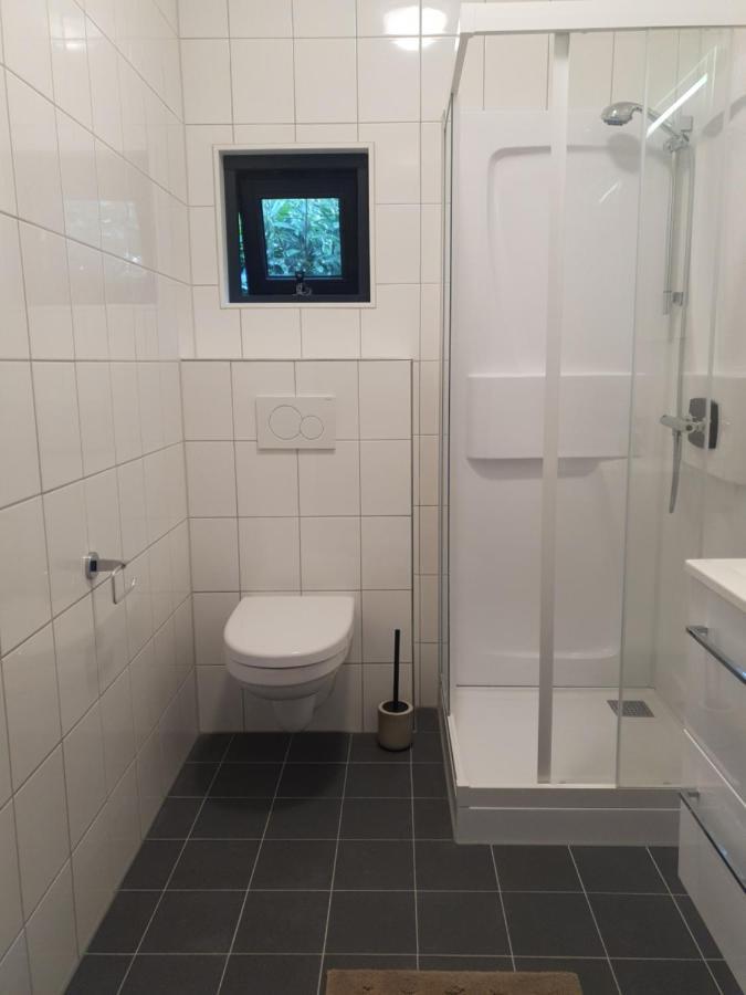 Modern Tiny House Op Rustig Watersportpark Villa Elahuizen Kültér fotó