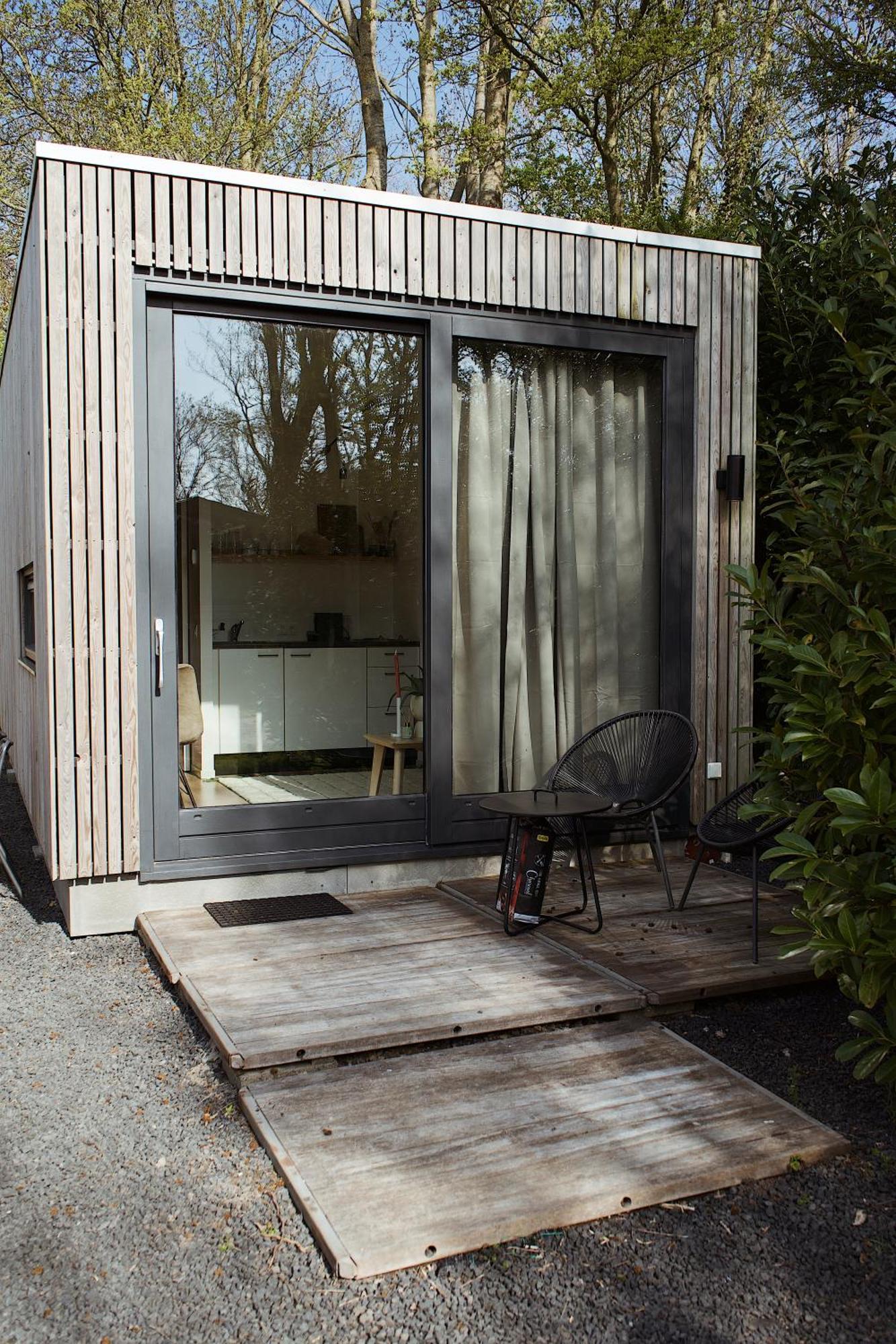 Modern Tiny House Op Rustig Watersportpark Villa Elahuizen Kültér fotó
