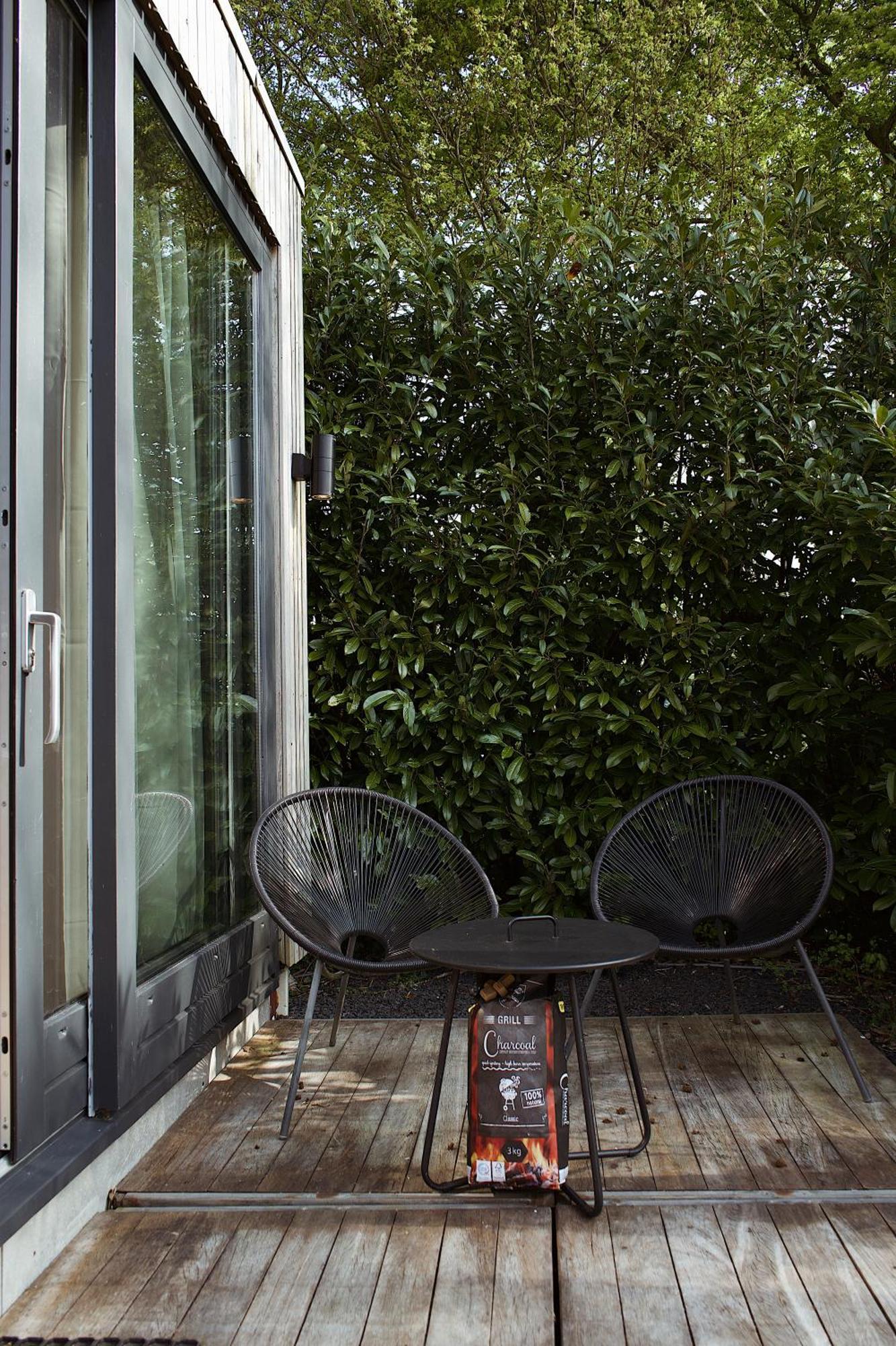 Modern Tiny House Op Rustig Watersportpark Villa Elahuizen Kültér fotó